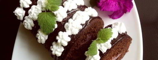 шоколадный рулет с черничным муссом. Шаг 10