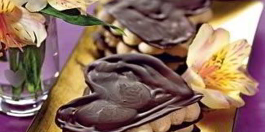 Шоколадные сердечки со сливочным муссом