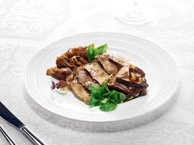 Рецепт цесарки с лисичками, белыми грибами и муссом из пастернака