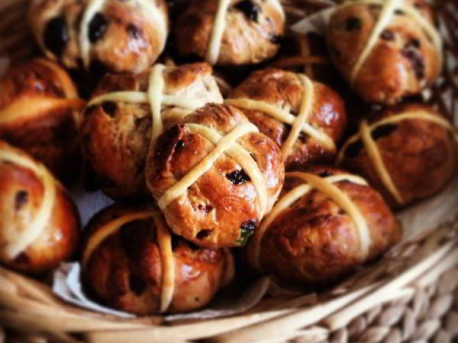 Рецепт английских пасхальных булочек