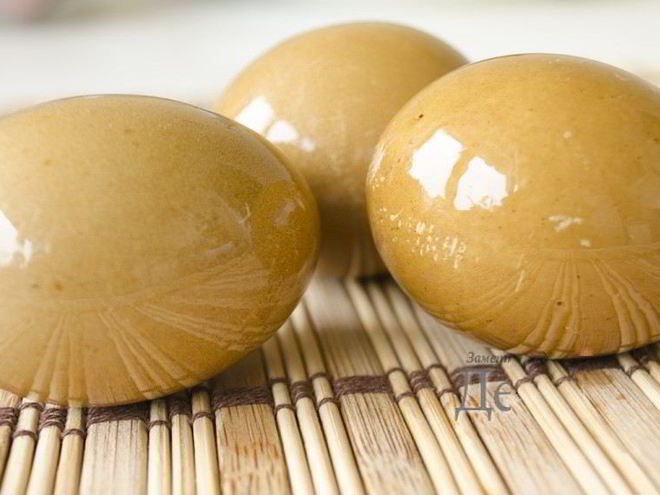 Рецепт красима пасхальные яйца в оранжево-коричневый цвет соком свеклы