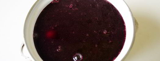 красим пасхальные яйца в оранжево-коричневый цвет соком свеклы. Шаг 3