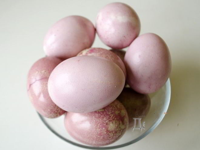 Рецепт красима пасхальные яйца в розовый цвет соком свеклы