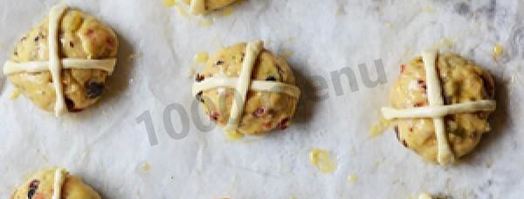 крестовые пасхальные булочки с изюмом. Шаг 13