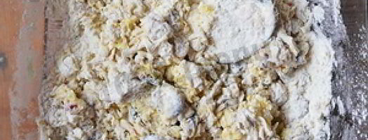 крестовые пасхальные булочки с изюмом. Шаг 7