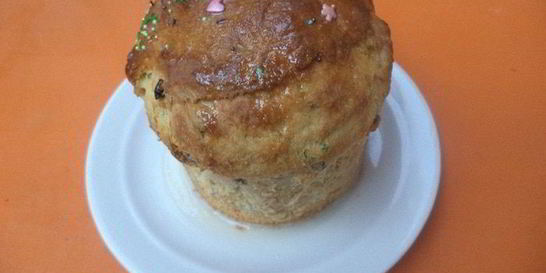 Кулич с изюмом и цукатами