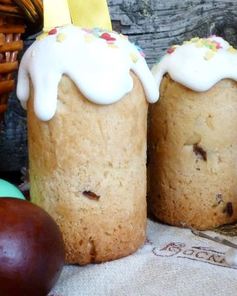 Пасхальный кулич на сметане с миндалем и цукатами