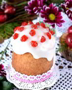 Пасхальный кулич с вишней