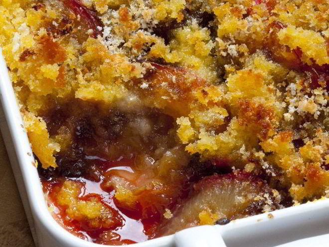 Рецепт слив, запеченных под хрустящей корочкой