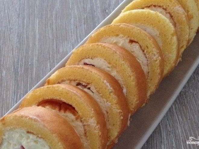 Рецепт бисквитного рулета с брусничным суфле