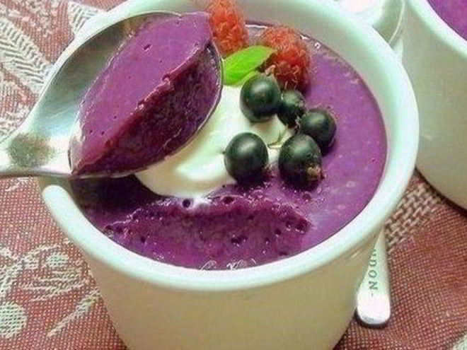 Рецепт десертного суфле из ягод со сгущенкой