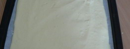 рулет бисквитный с клубнично-сливочным суфле. Шаг 3