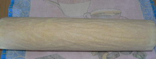 рулет бисквитный с клубнично-сливочным суфле. Шаг 4