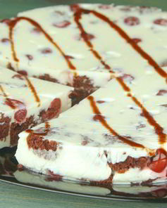 Торт-суфле с бисквитом и вишнями