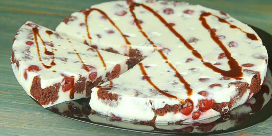 Торт-суфле с бисквитом и вишнями