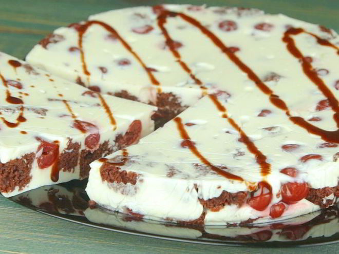 Рецепт торта-суфле с бисквитом и вишнями