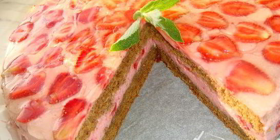 Торт-суфле с клубникой