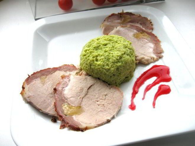 Рецепт запеченной свинины с суфле из зеленого горошка бабочки прилетели