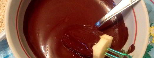 свежие фрукты в шоколаде и кунжуте. Шаг 2