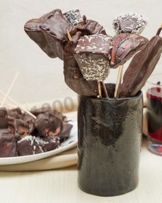 Свежие фрукты в шоколаде