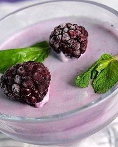 Ягодный десерт со сливками