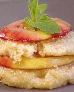 Запеченные яблоки с карамельно-ванильным соусом с корицей