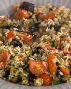 Бурый рис с помидорами и запеченными баклажанами