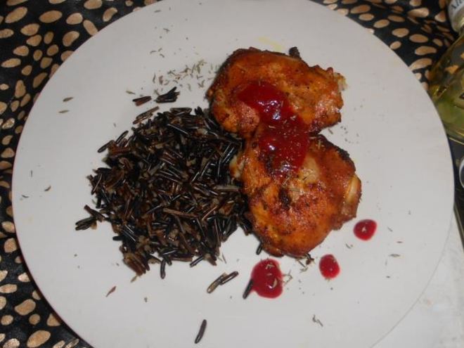 Рецепт дикого риса с курицей-гриль и сливовым соусом