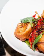 Гречневая лапша с кальмарами в кляре и жареными овощами