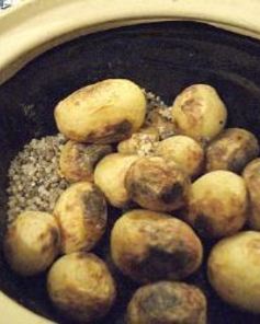 Картофель печеный на сковородке