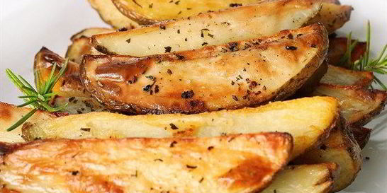 Картофель по-деревенски с розмарином