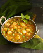 Картофель с зеленым горошком и томатным карри