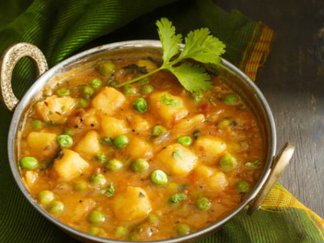 Рецепт картофеля с зеленым горошком и томатным карри