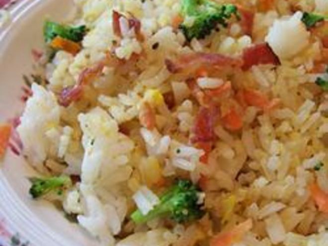 Рецепт китайского жареного риса с овощами и беконом