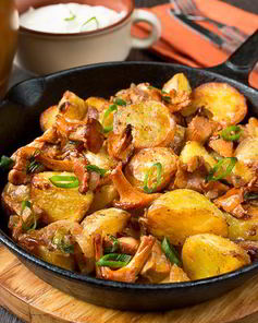 Печеный картофель с лисичками