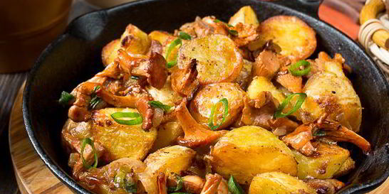 Печеный картофель с лисичками