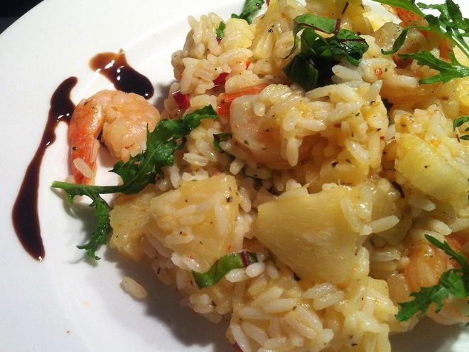 Рецепт пряного риса с ананасом, чили, имбирем и креветками