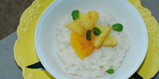 Рис на кокосовом молоке с манго и ананасом