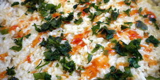 Рис с яйцом и сладким соусом чили