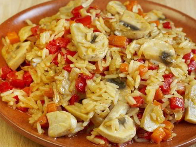 Рецепт тушеного риса с грибами и овощами