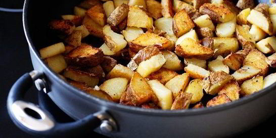 Жареная картошка с чесноком