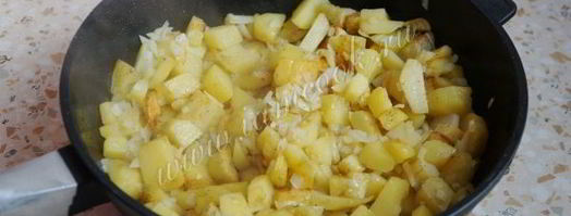 жареный картофель со сметаной и луком. Шаг 7
