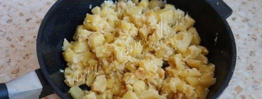 жареный картофель со сметаной и луком. Шаг 9