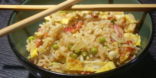Жареный рис с омлетом