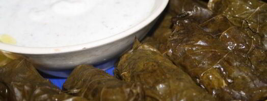 долма из молодых виноградных листьев с начинкой из смешанного фарша. Шаг 8