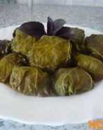 Долма из свежих виноградных листьев