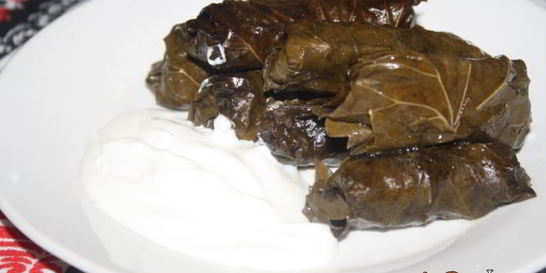 Долма из свинины с яблоками