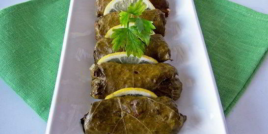 Долма с курицей и кедровыми орешками