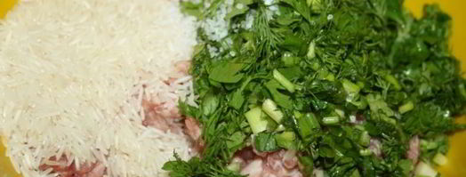 запеченные с помидорами и топленым сливочным маслом голубцы. Шаг 2