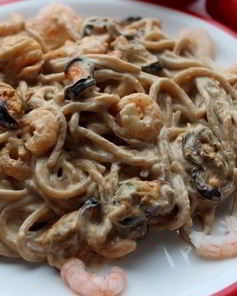 Гречневая лапша с морепродуктами